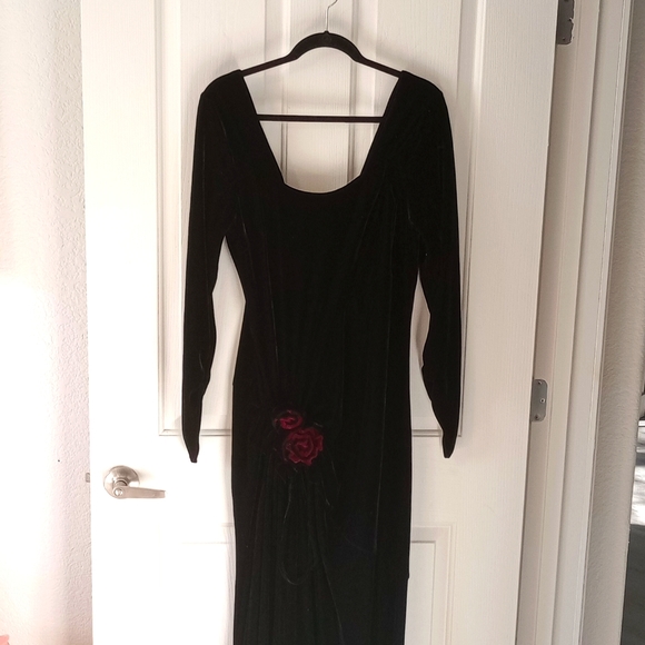 PYRAMID COLLECTION RENAISSANCE ELEGANT BLACK VELVET MAXI DRESS SZ L - Picture 1 of 6